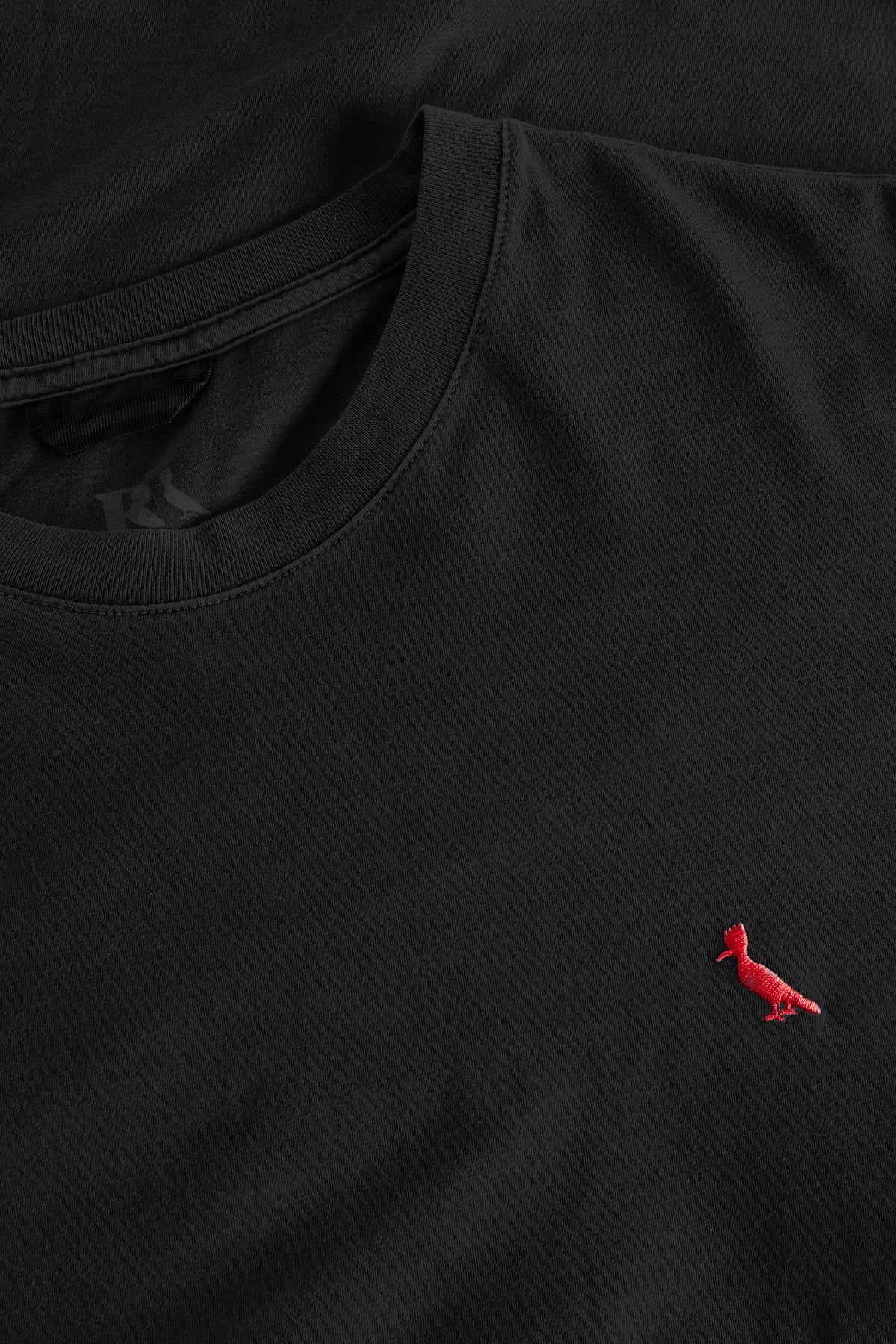 Camiseta Preta Bordada