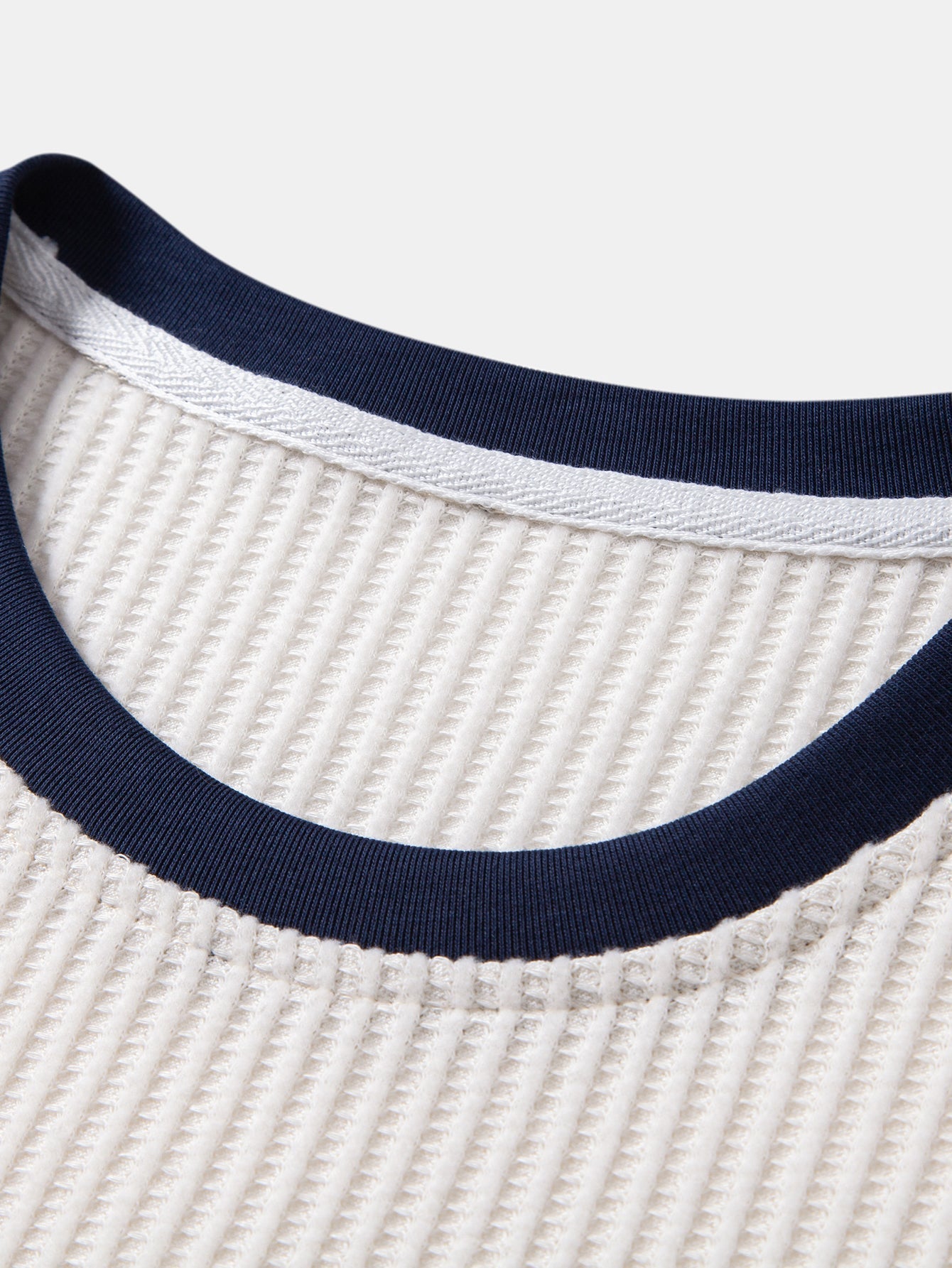 Camiseta Waffle Contrast com Bolso